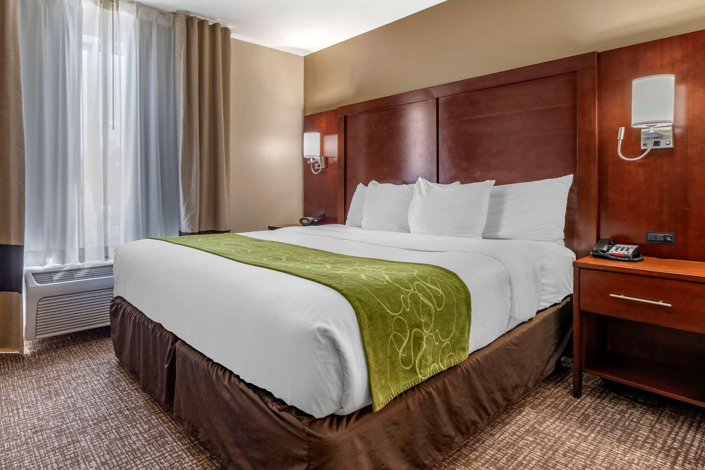คอมฟอร์ต สวีท เฟิร์นลีย์ Hotel ภายนอก รูปภาพ