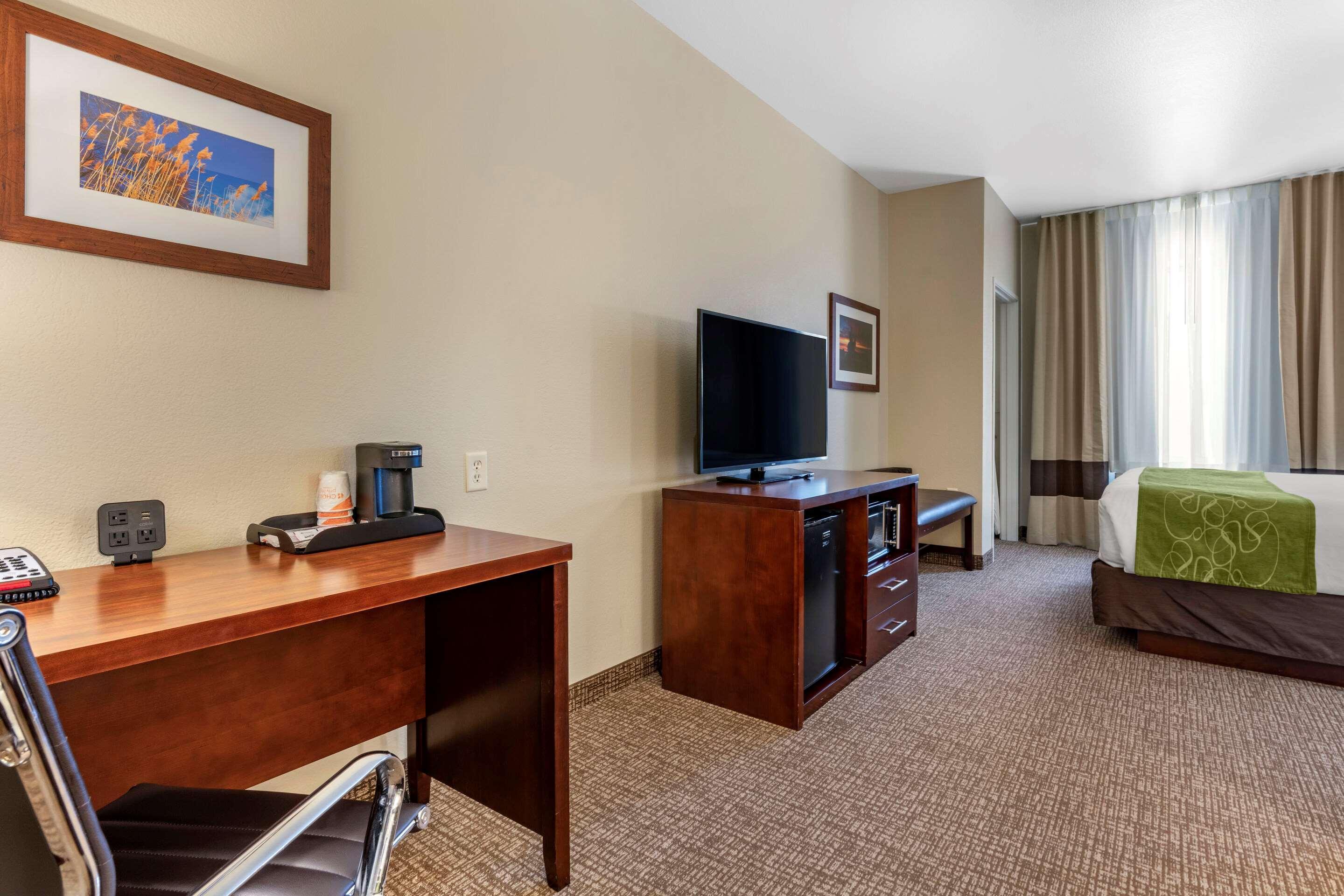 คอมฟอร์ต สวีท เฟิร์นลีย์ Hotel ภายนอก รูปภาพ