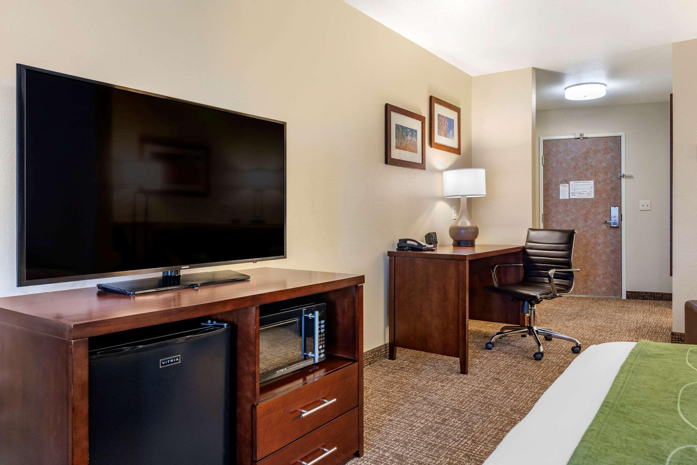 คอมฟอร์ต สวีท เฟิร์นลีย์ Hotel ภายนอก รูปภาพ