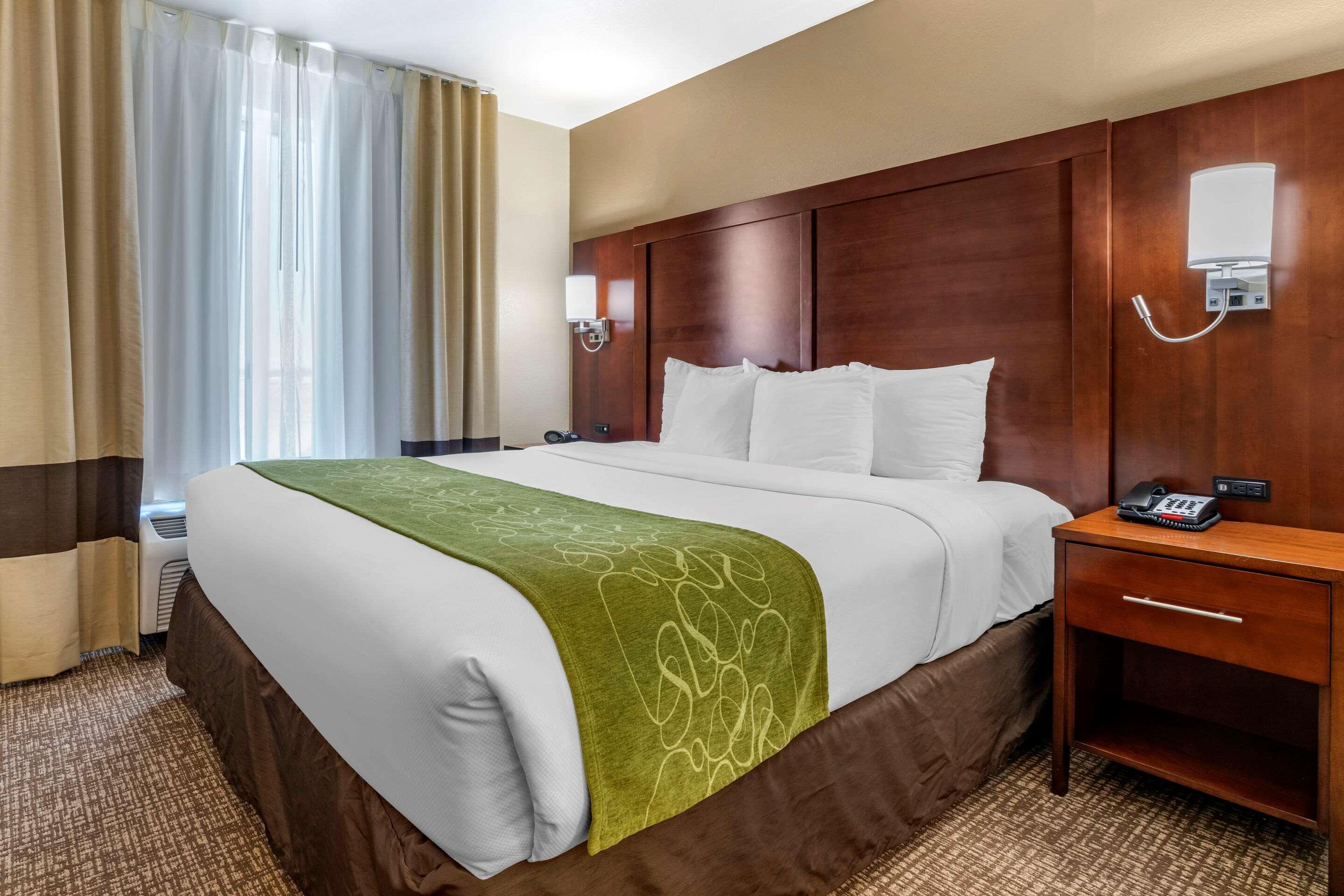 คอมฟอร์ต สวีท เฟิร์นลีย์ Hotel ภายนอก รูปภาพ