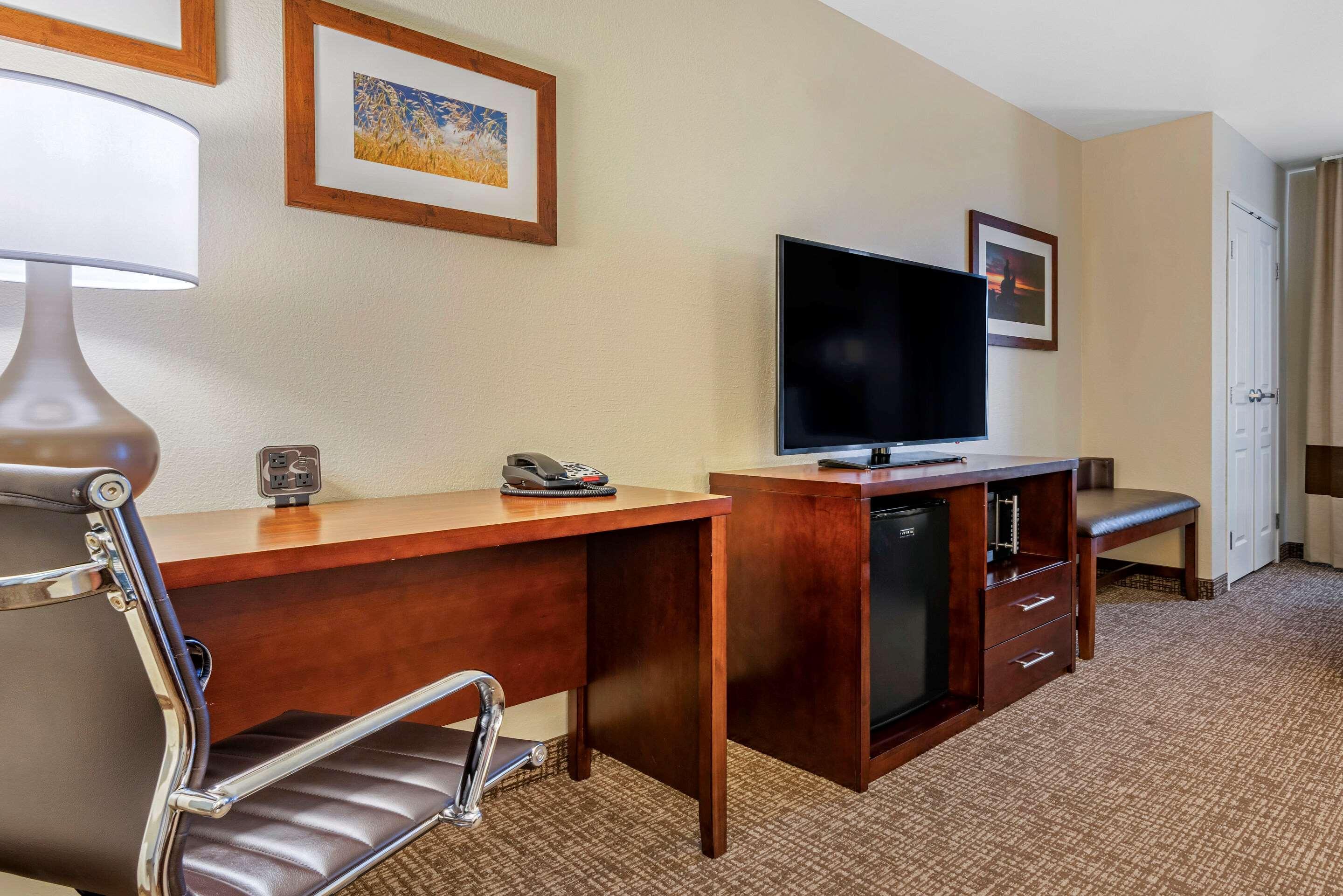 คอมฟอร์ต สวีท เฟิร์นลีย์ Hotel ภายนอก รูปภาพ