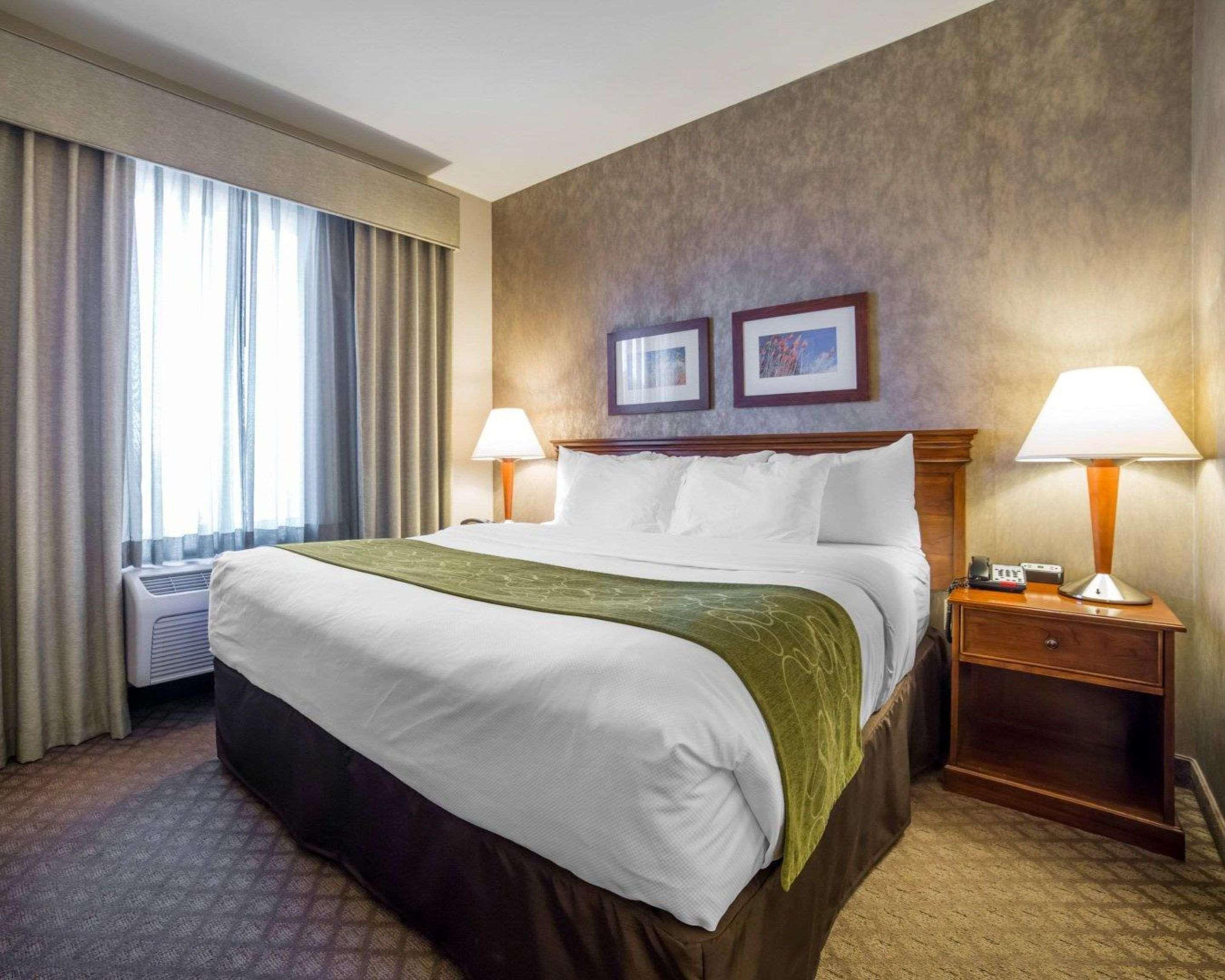 คอมฟอร์ต สวีท เฟิร์นลีย์ Hotel ภายนอก รูปภาพ