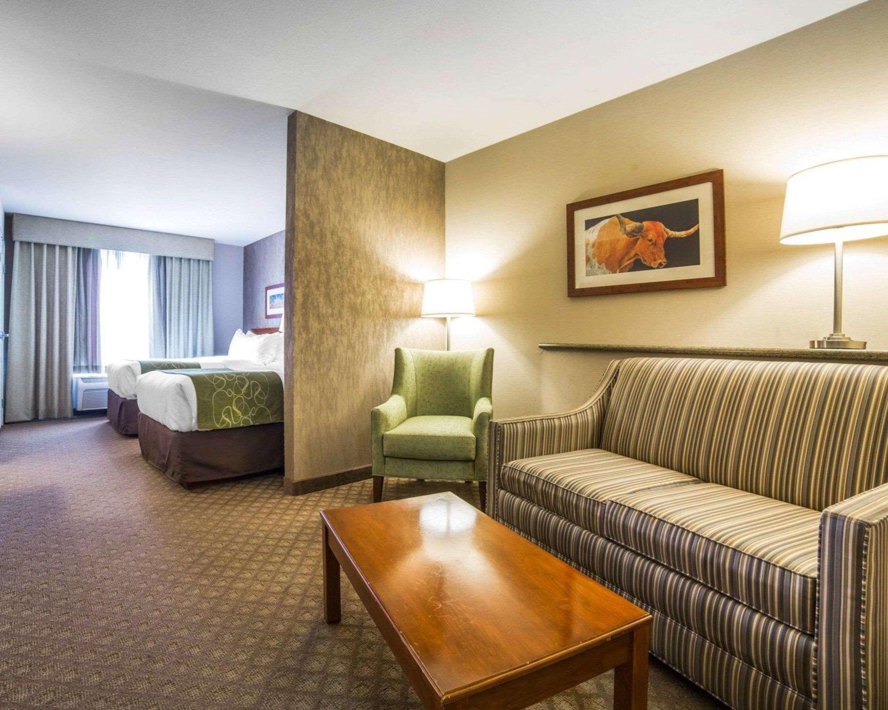 คอมฟอร์ต สวีท เฟิร์นลีย์ Hotel ภายนอก รูปภาพ