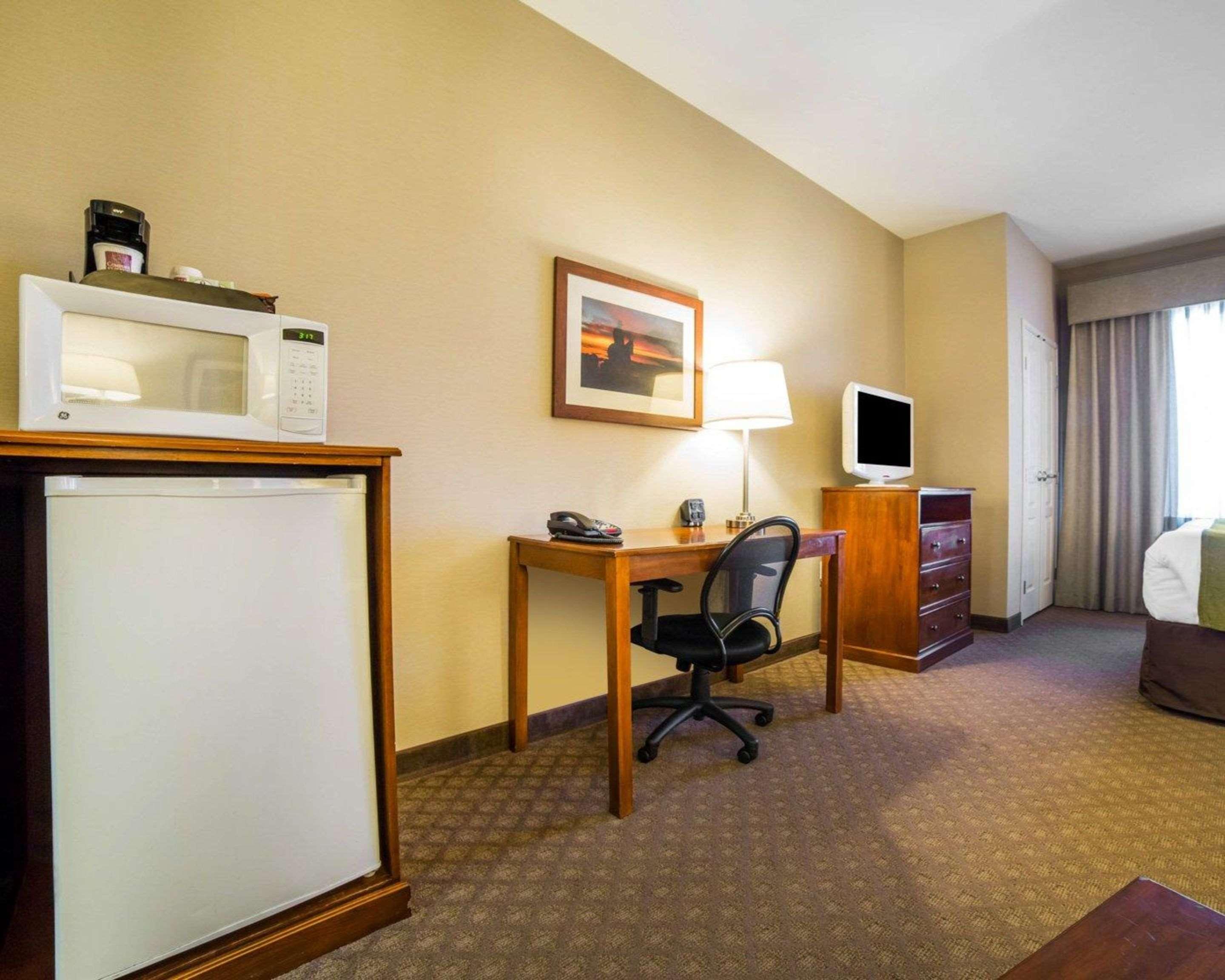 คอมฟอร์ต สวีท เฟิร์นลีย์ Hotel ภายนอก รูปภาพ